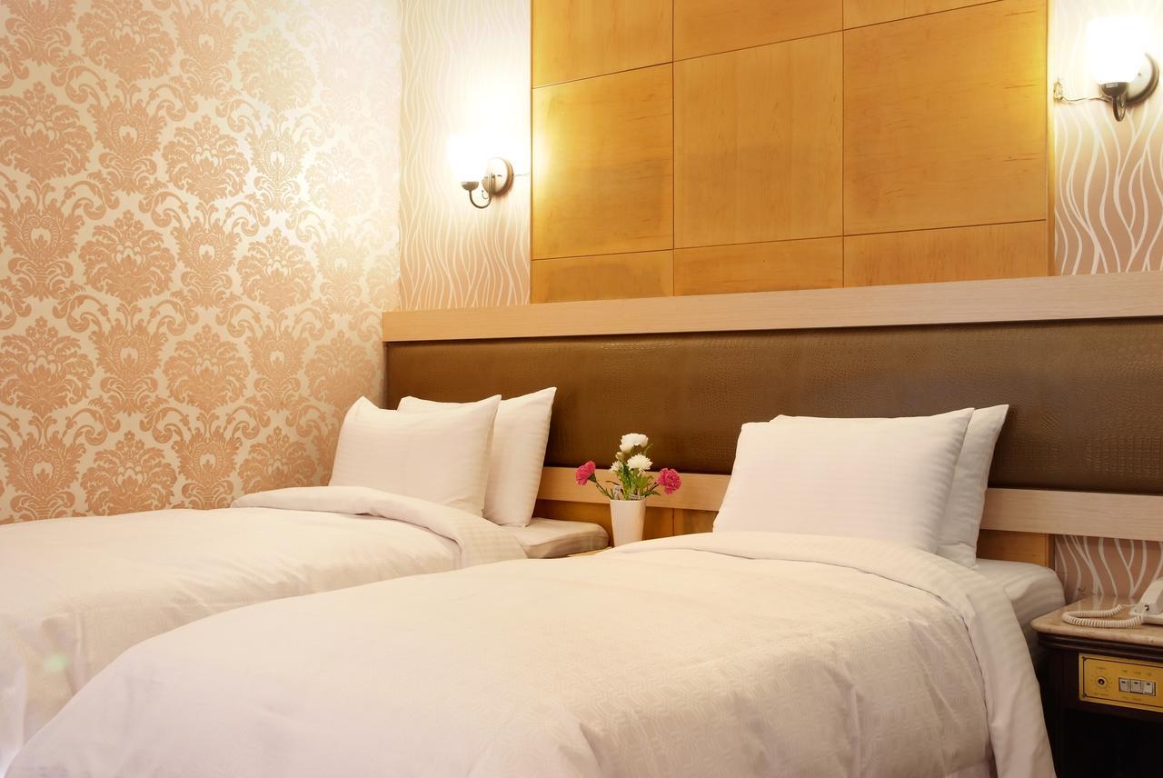 Pink Lotus Hotel Taipei Exterior photo