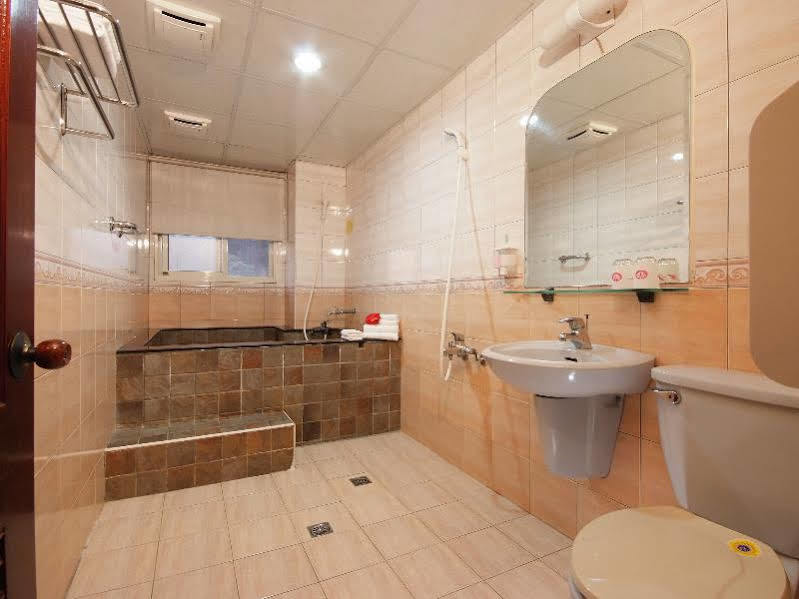 Pink Lotus Hotel Taipei Exterior photo